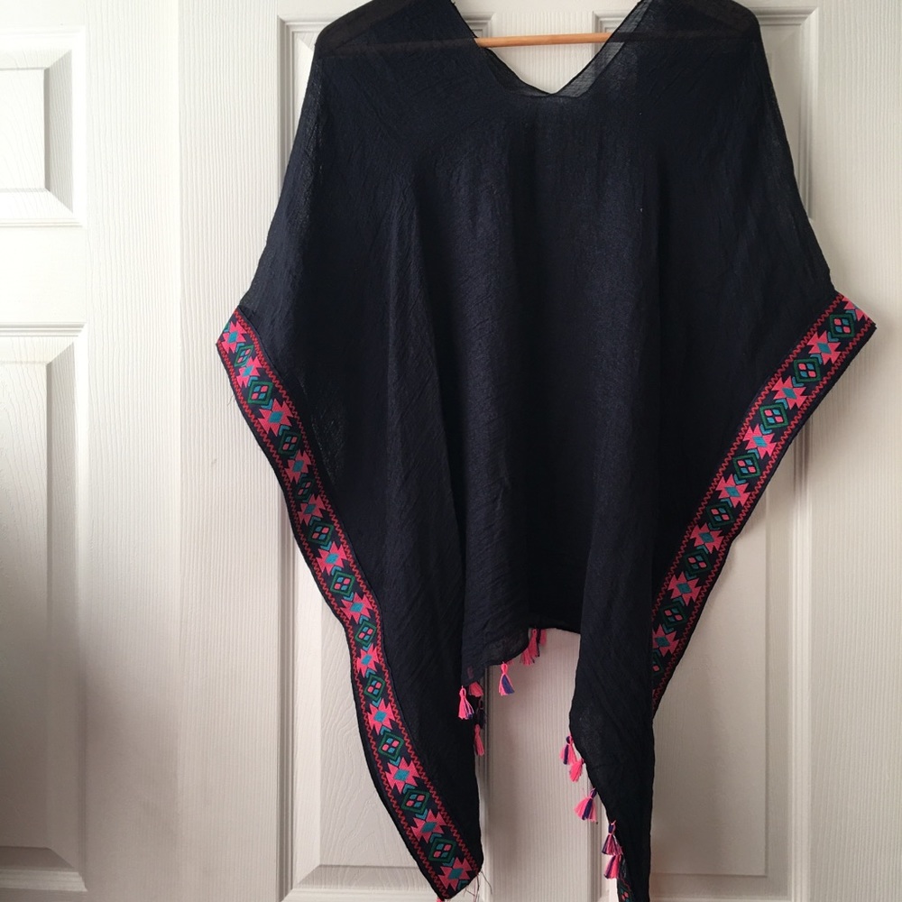 Love of Fashion NY Poncho Tribal Print Detail